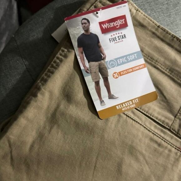 WRANGLER Five Star Premium Relaxed Fit Cargo Shorts, 48 Waist, New with Tag - Picture 7 of 10